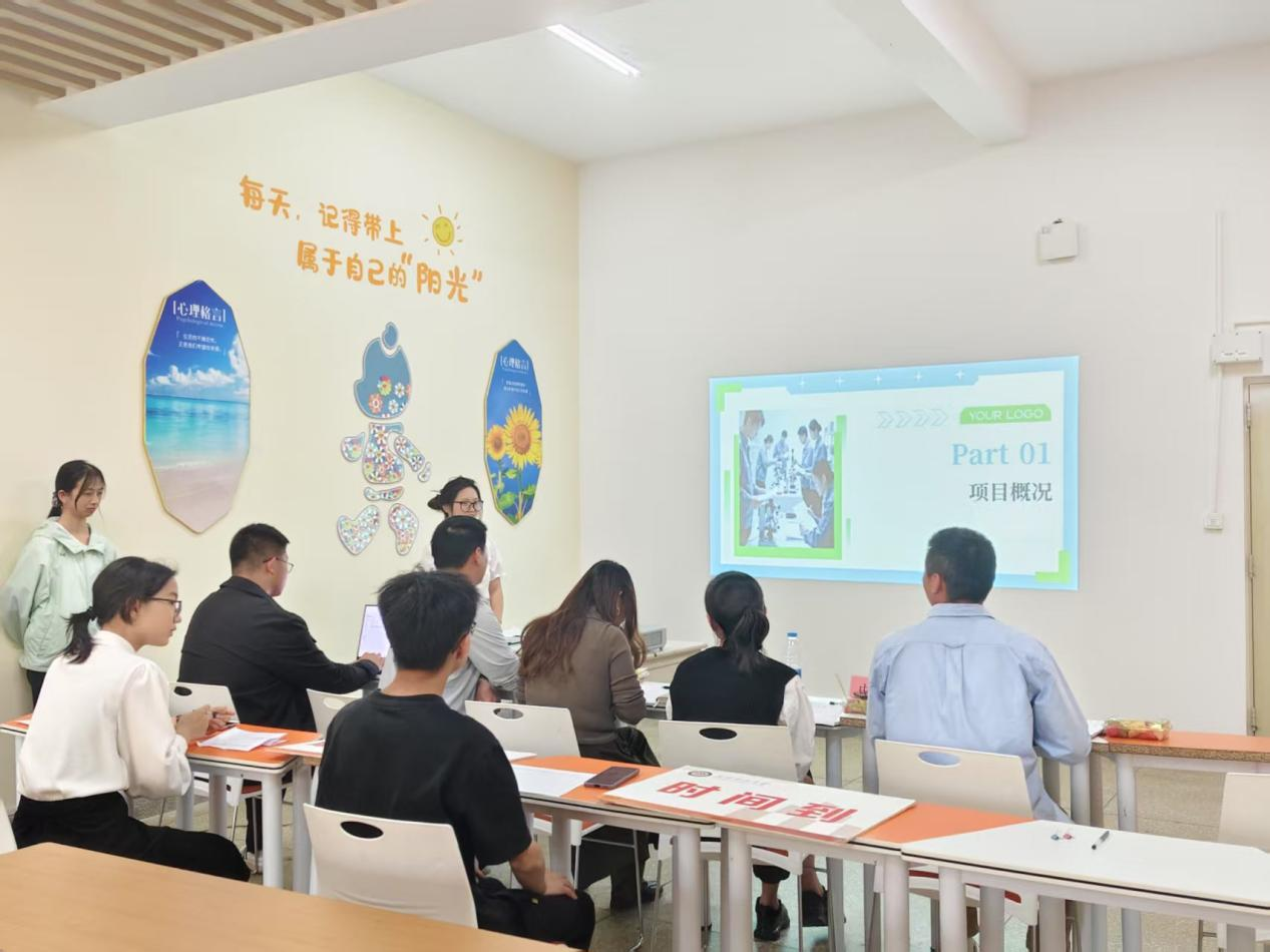 91资源
开展“2025年大创项目中期检查和结题评审”现场答辩会